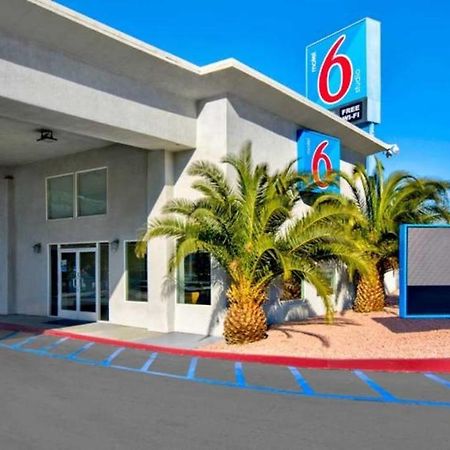 Motel 6 维克多维尔 外观 照片