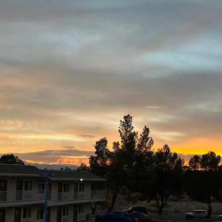 Motel 6 维克多维尔 外观 照片