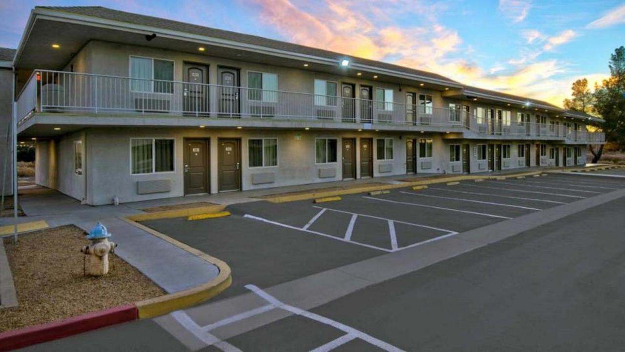 Motel 6 维克多维尔 外观 照片