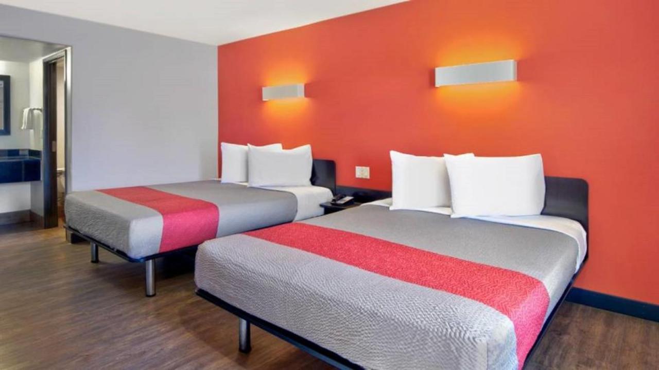 Motel 6 维克多维尔 外观 照片