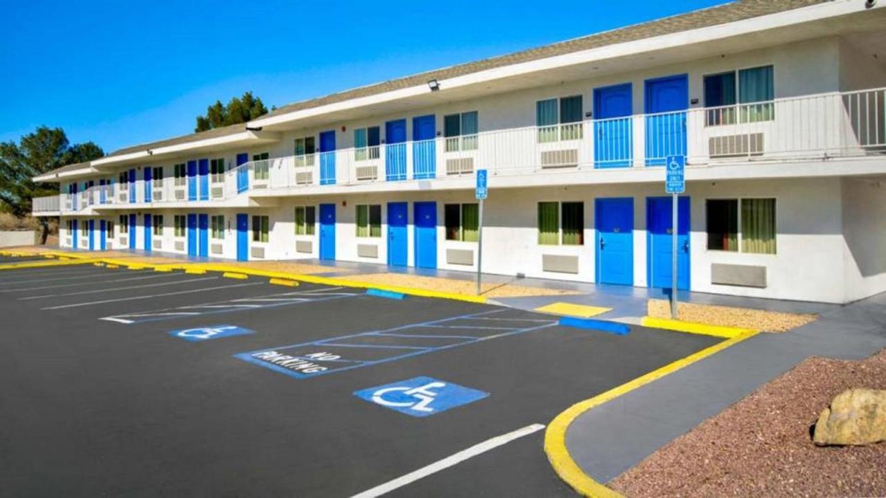 Motel 6 维克多维尔 外观 照片