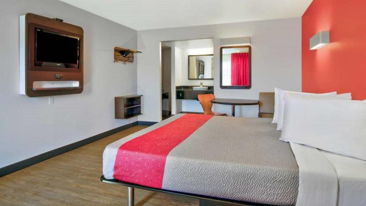Motel 6 维克多维尔 外观 照片