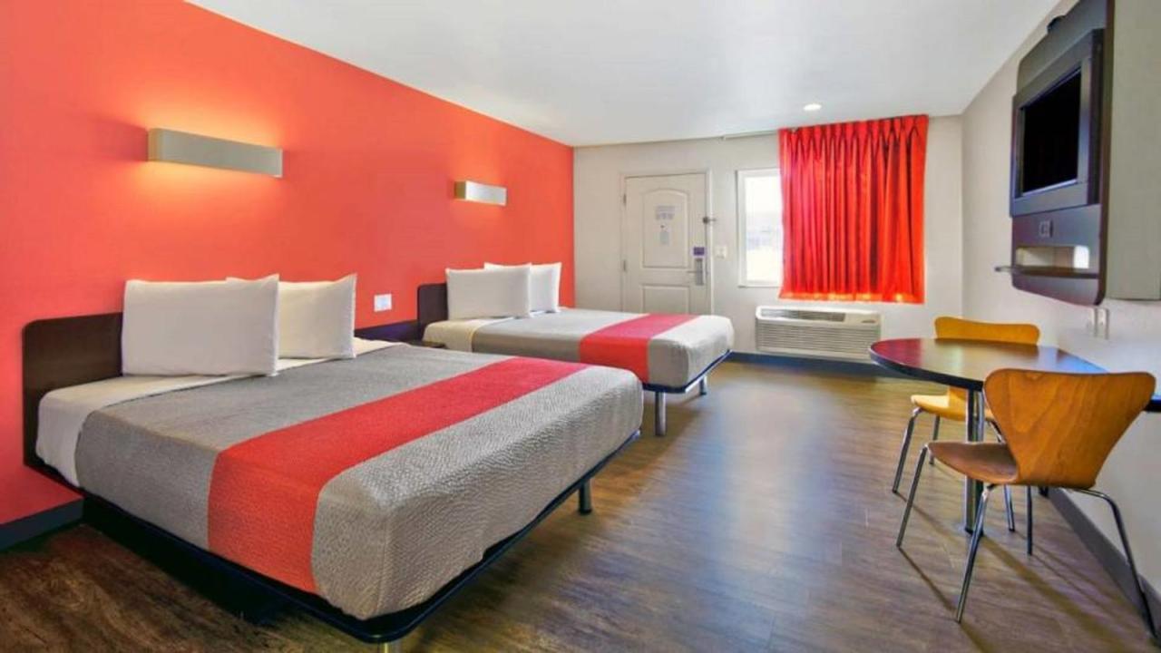 Motel 6 维克多维尔 外观 照片