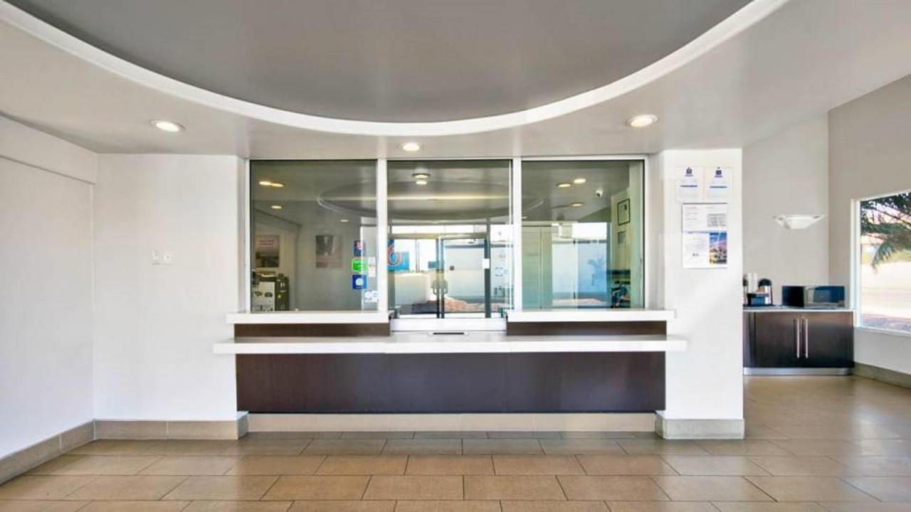 Motel 6 维克多维尔 外观 照片