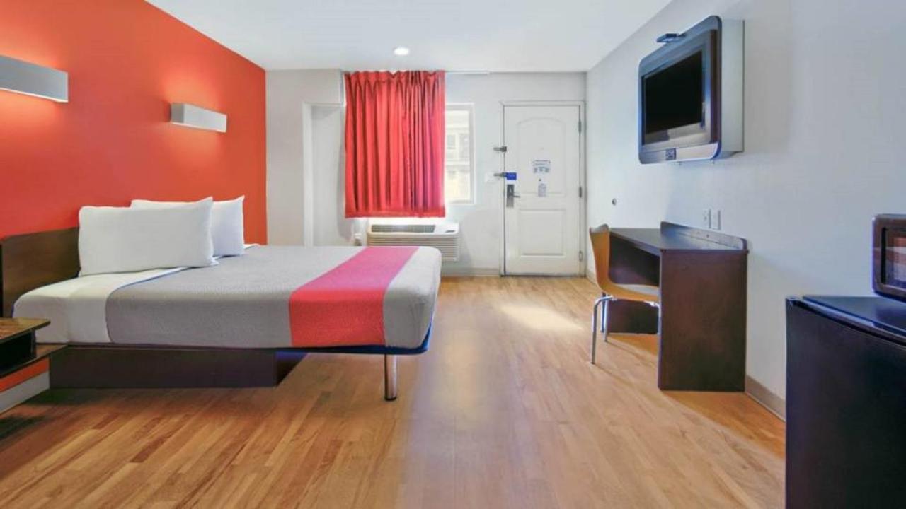 Motel 6 维克多维尔 外观 照片