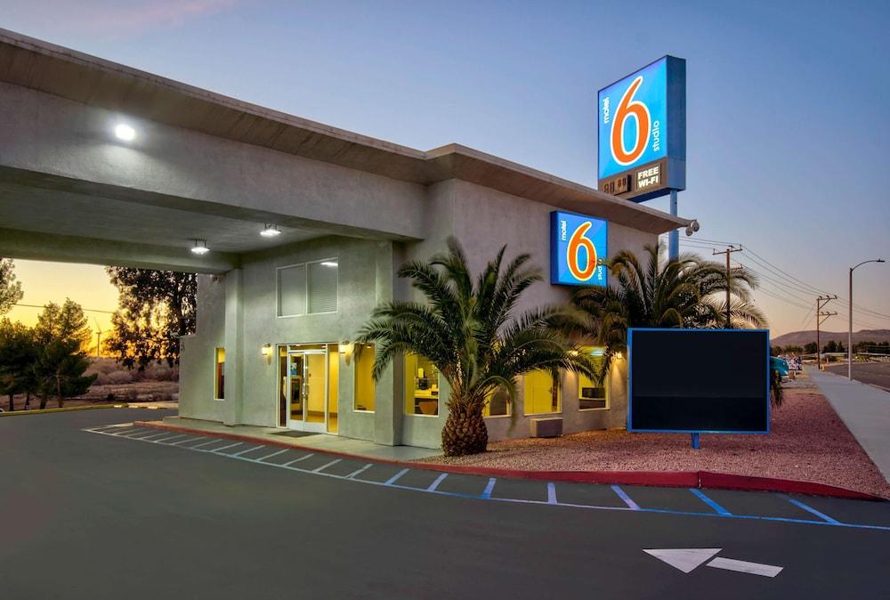 Motel 6 维克多维尔 外观 照片