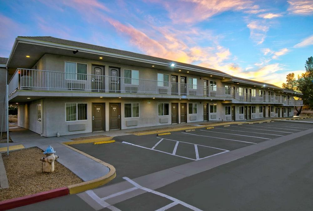 Motel 6 维克多维尔 外观 照片