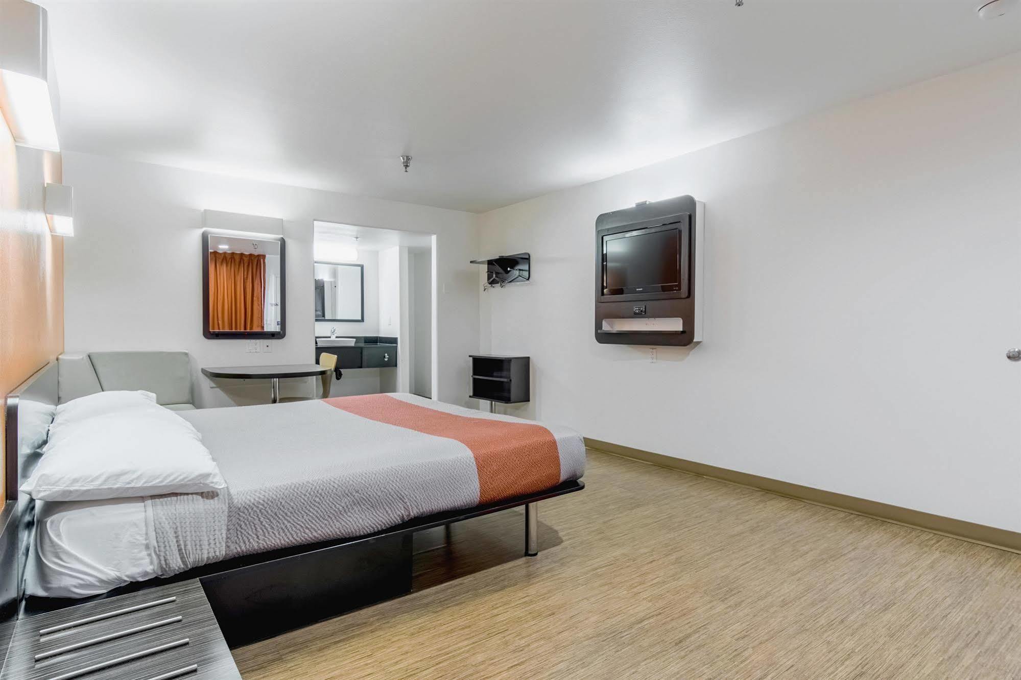 Motel 6 维克多维尔 外观 照片