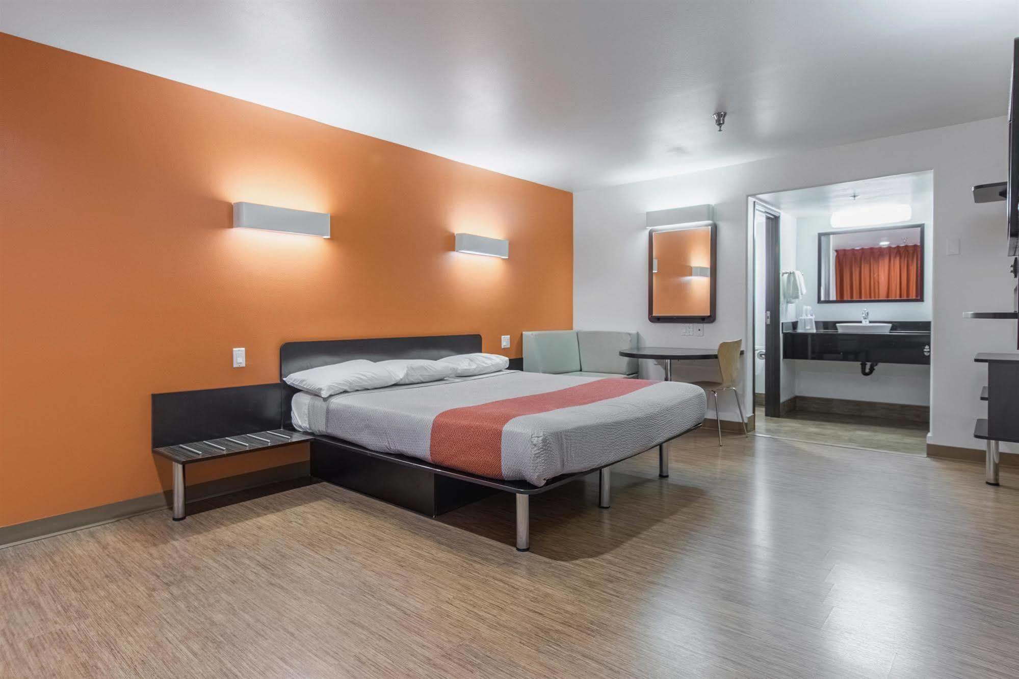 Motel 6 维克多维尔 外观 照片