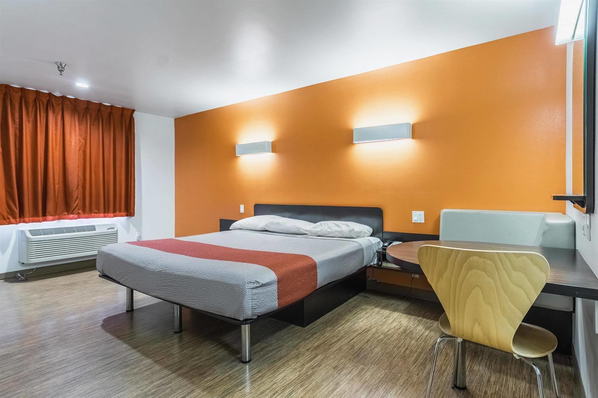 Motel 6 维克多维尔 外观 照片
