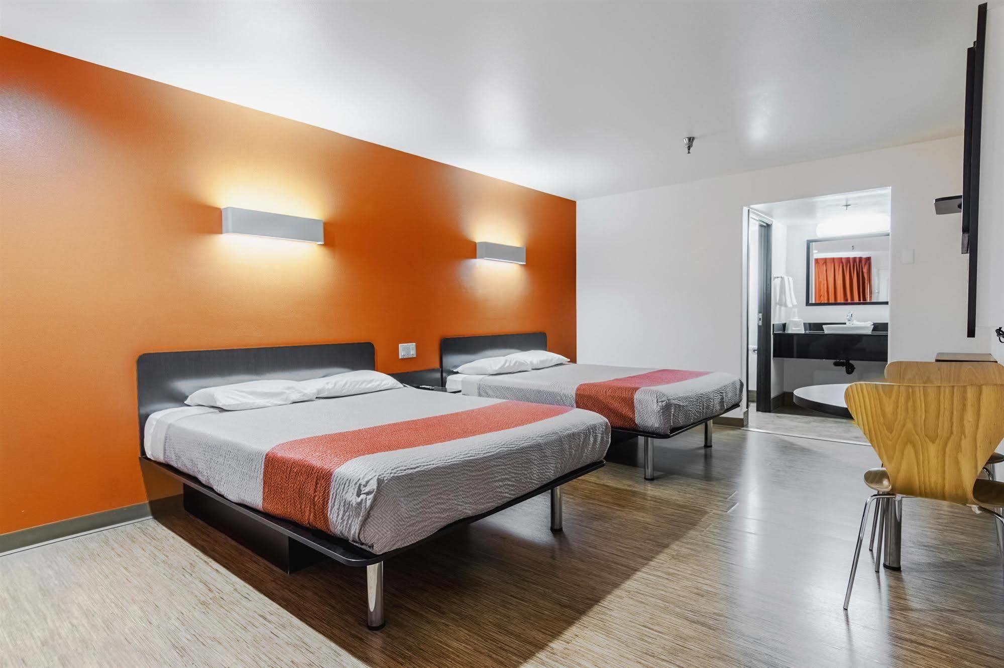 Motel 6 维克多维尔 外观 照片