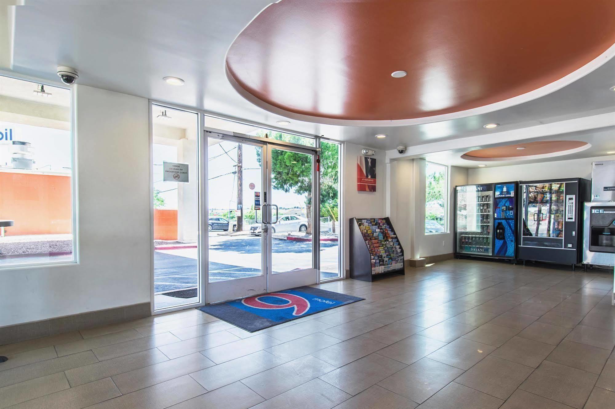 Motel 6 维克多维尔 外观 照片
