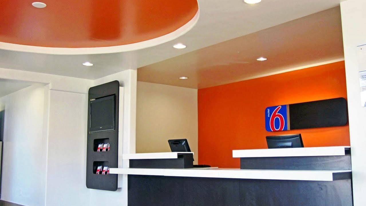 Motel 6 维克多维尔 外观 照片